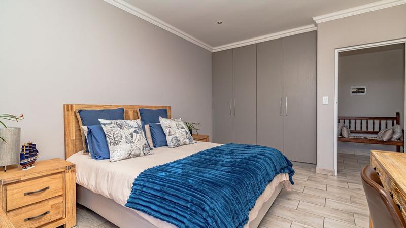 6 Bedroom Property for Sale in Outeniqua Strand Western Cape